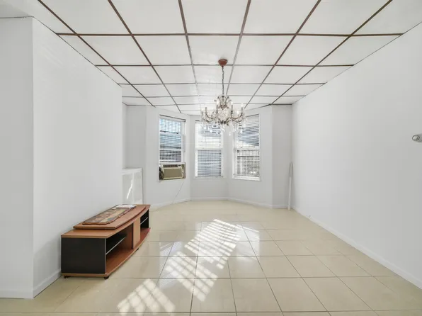 222 47th Street image 2 of 28