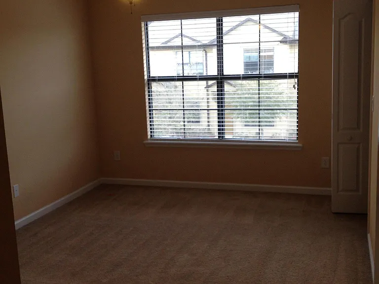 615 Drake Bay Ter — Photo 2