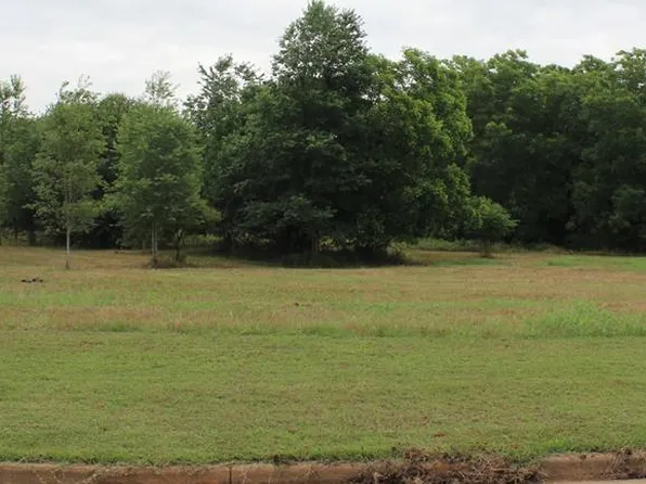 202 Wentworth Ln, Albany, GA 31721