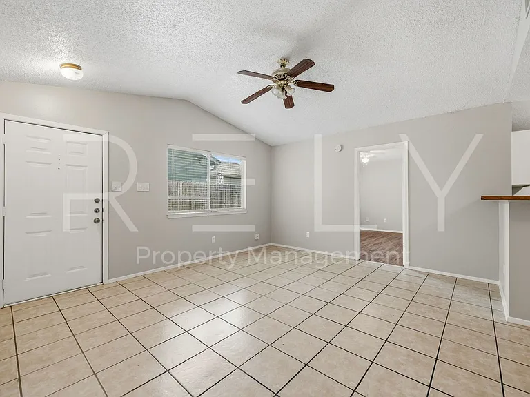CV-AUS8001 West Gate — Photo 5