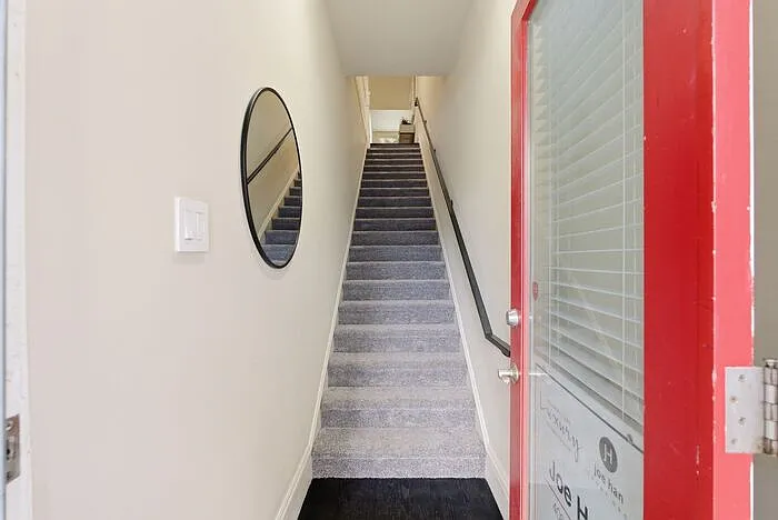 471 S Van Ness Ave — Photo 2