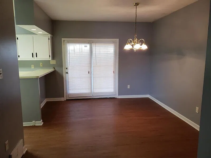2 bed, 2.5 bath, 1296 sqft, $1,195 — Photo 4