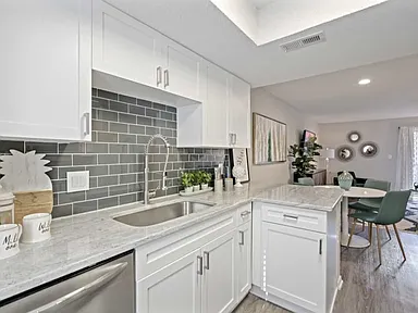 Leasing Office, Pool, Waterfront Picnic