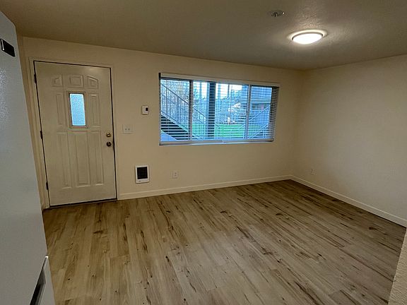 3rd image of 711 13th Ave SE #106