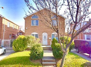 5631 201st St, Oakland Gardens, NY 11364
