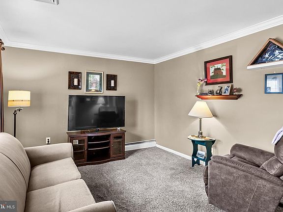 3rd image of 419 Delview Ln