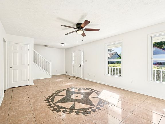 5th image of 2605 Waterford Park Dr