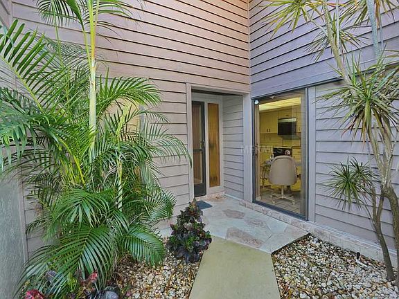 2nd image of 3876 Wilshire Cir #103