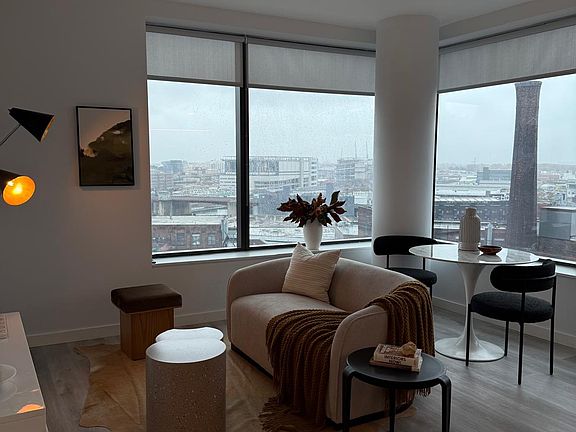 5th image of 85 Commercial St #1301
