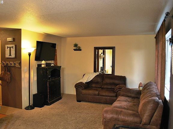 4th image of 490 Char St