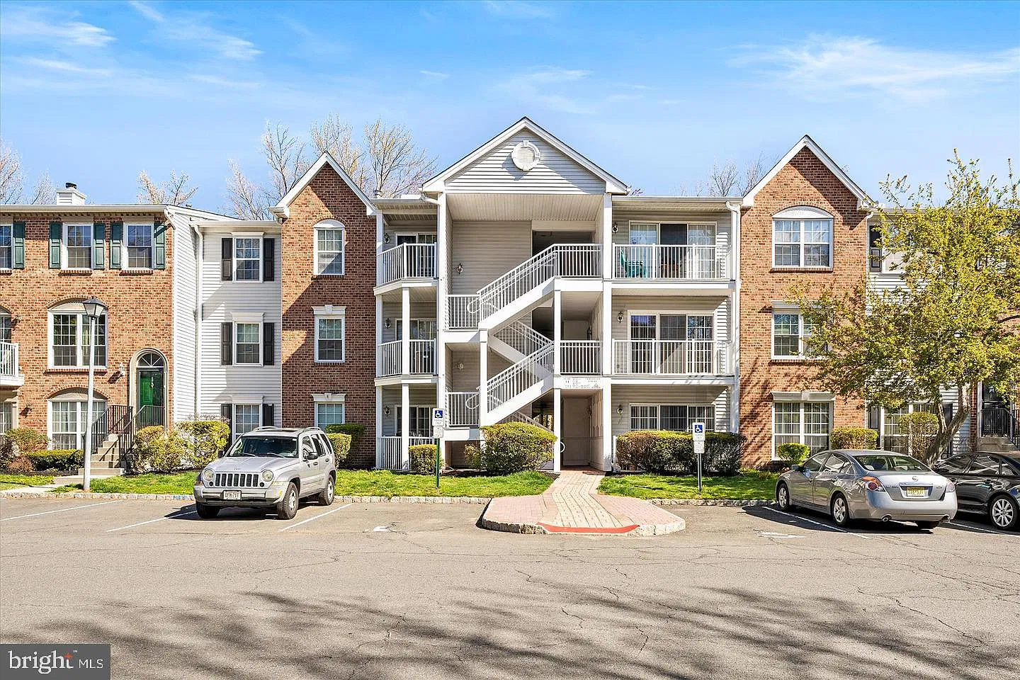 2 bed, 1.0 bath, 1100 sqft, $2,300 — Photo 1