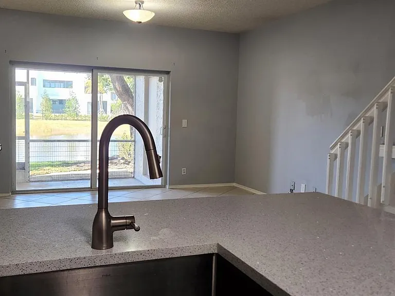 211 Mallory Ct #211 — Photo 6