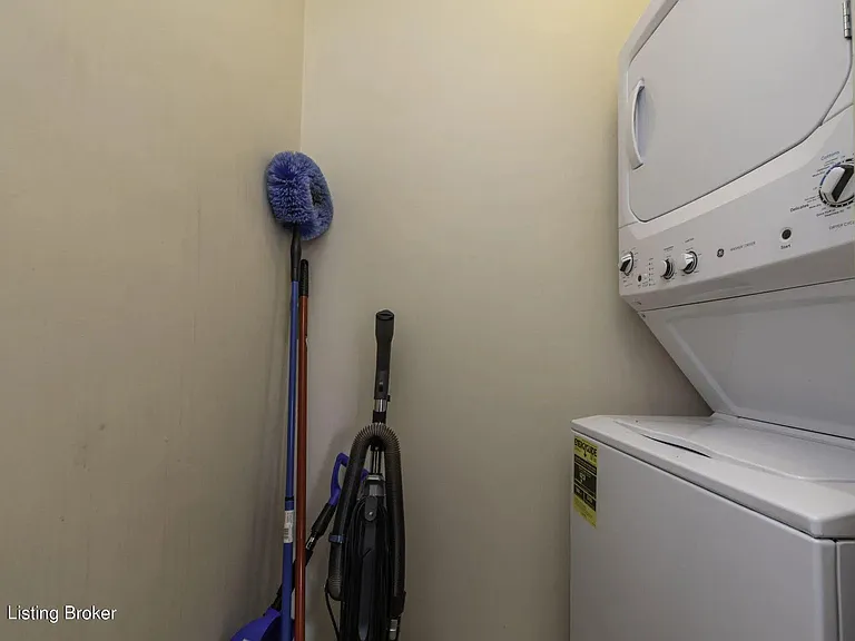 1102 Lydia St — Photo 12