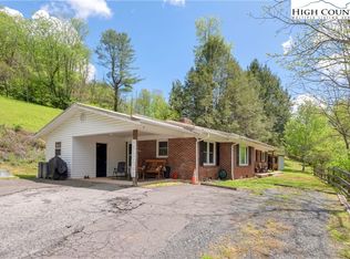 10008 State Highway 194 N, Lansing, NC 28643