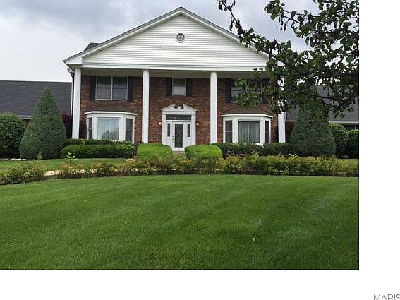 2nd image of 27 Lake Forest Ln