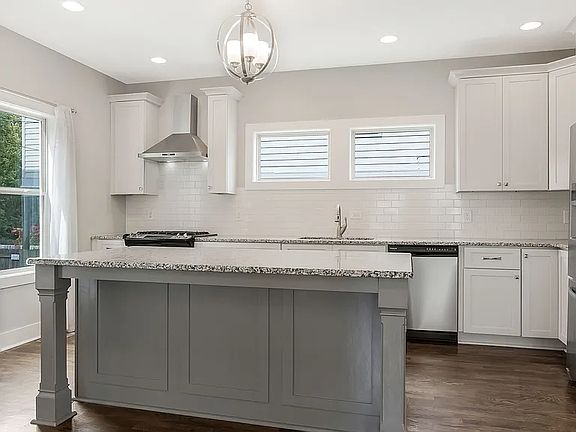4th image of 938A Spain Ave