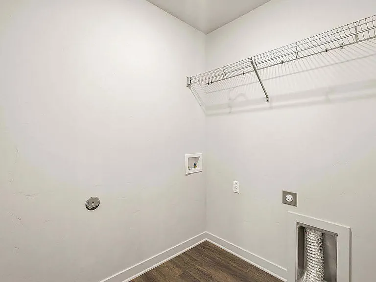 2366 NE Victor Pl — Photo 2