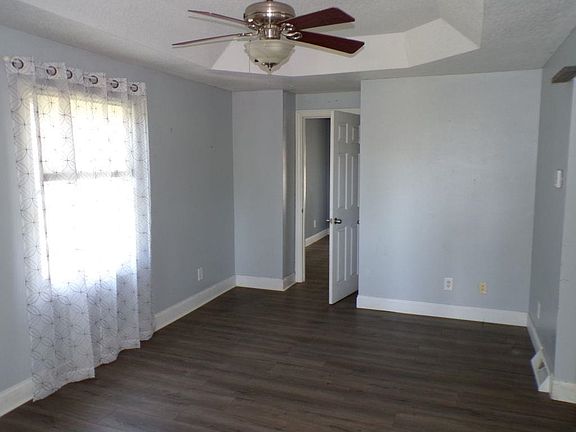 4th image of 822 N 4th St