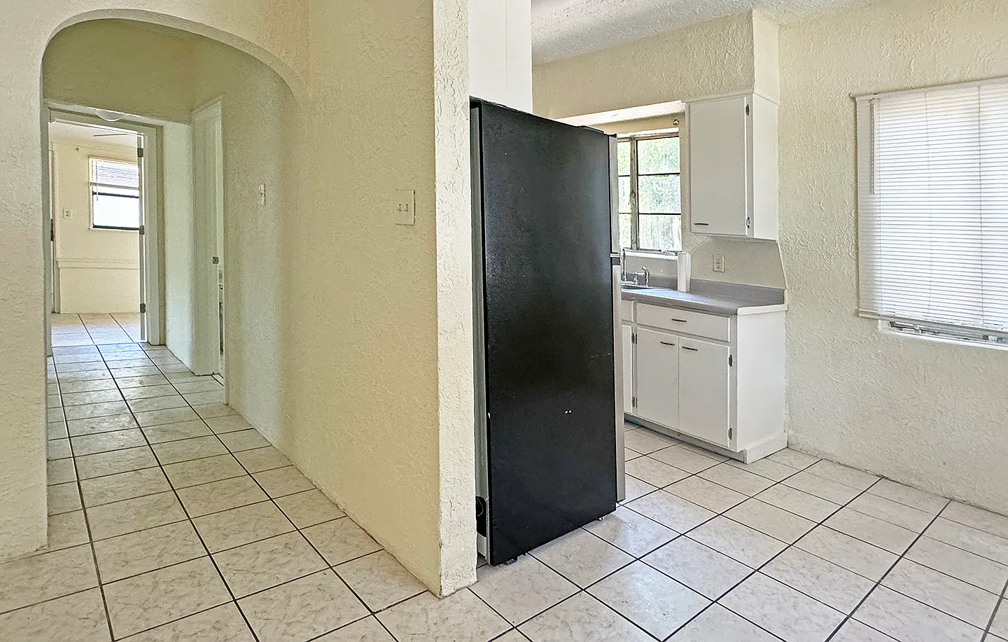 1005 Plaza St — Photo 3