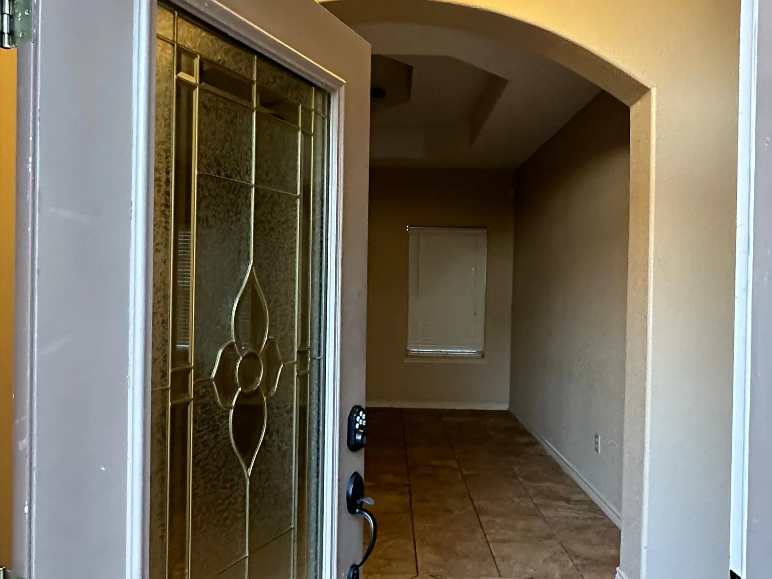 3 bed, 1374 sqft, $2,000 — Photo 2