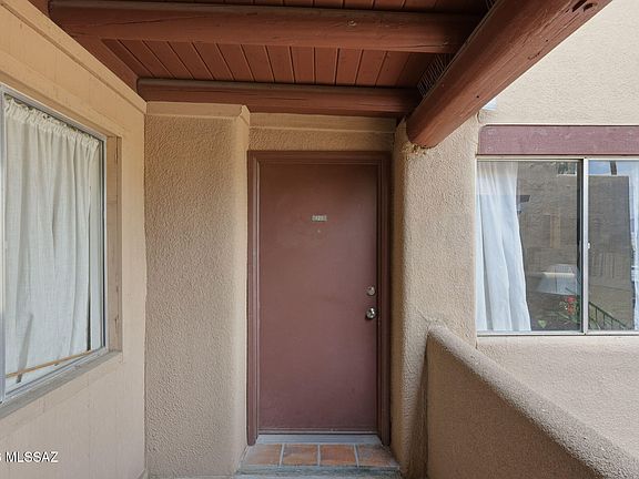 2nd image of 1810 E Blacklidge Dr APT 121