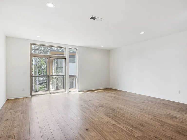 3060 Edwin Cir — Photo 26