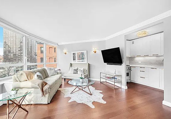 2nd image of 200 E 94th St APT 314