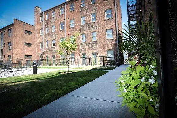 Flats on Howard — Photo 41