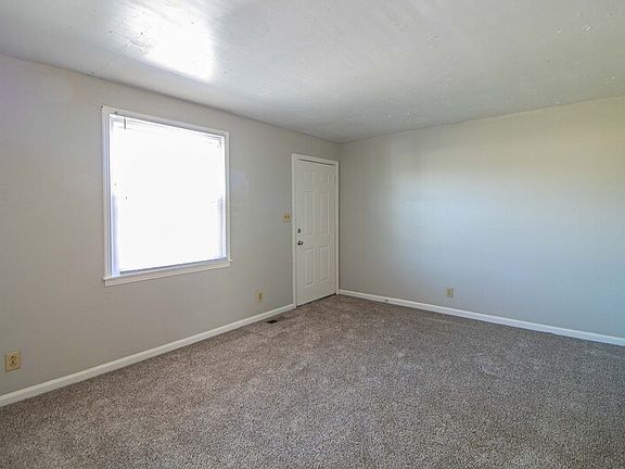 3rd image of 811D Golfview Pl