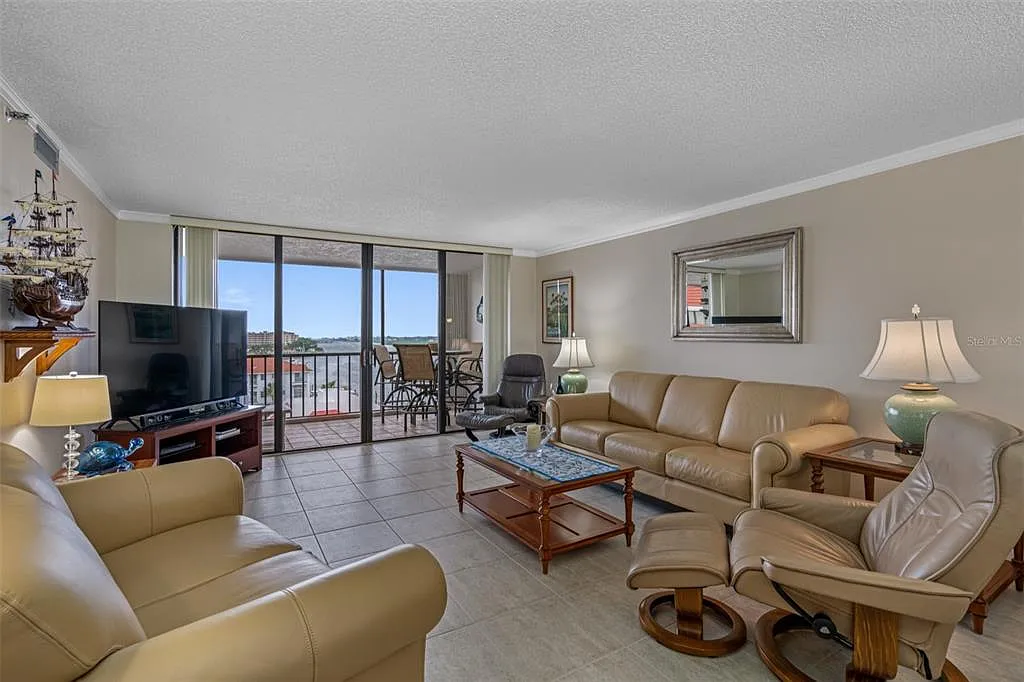 2 bed, 2.0 bath, 1265 sqft, $6,000 — Photo 4