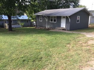 205 E Elm St, Stockton, MO 65785
