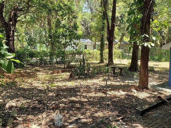 Fenced rear yard