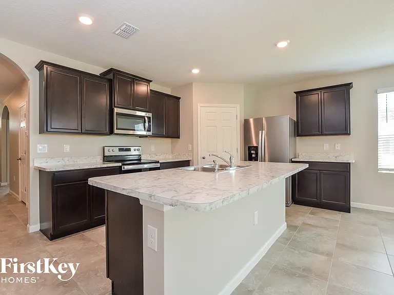 545 Sorrento Dr — Photo 7