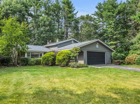3 Country Club Dr, Chelmsford, MA 01824