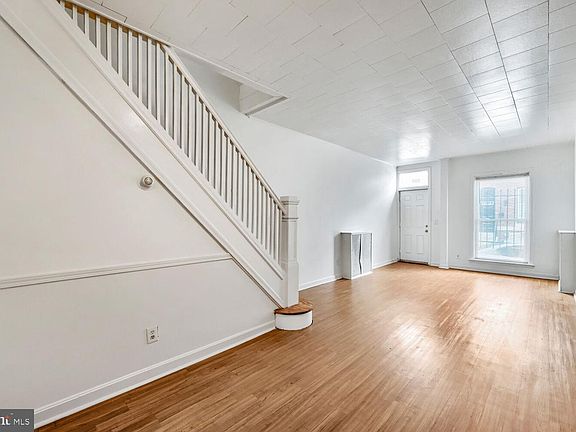 4th image of 504 N Streeper St
