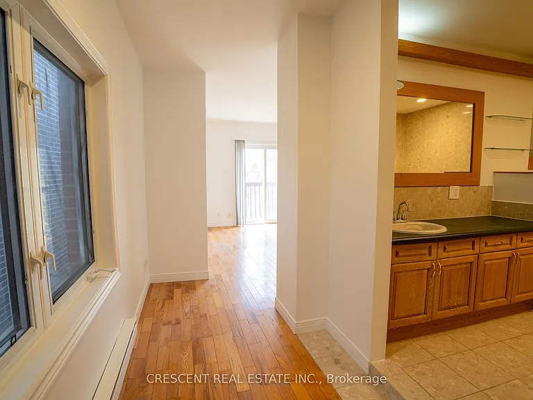 520 Prince Edward Dr N #MAIN — Photo 17