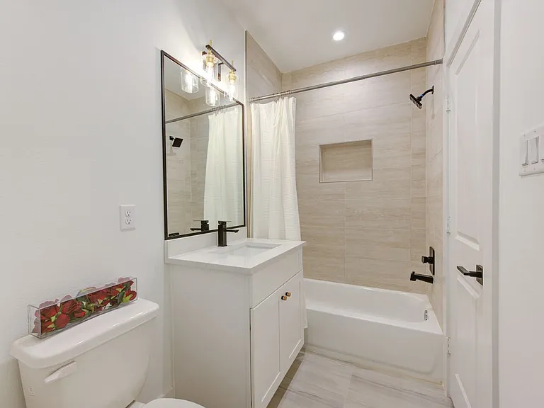 2310 Reinerman St — Photo 19