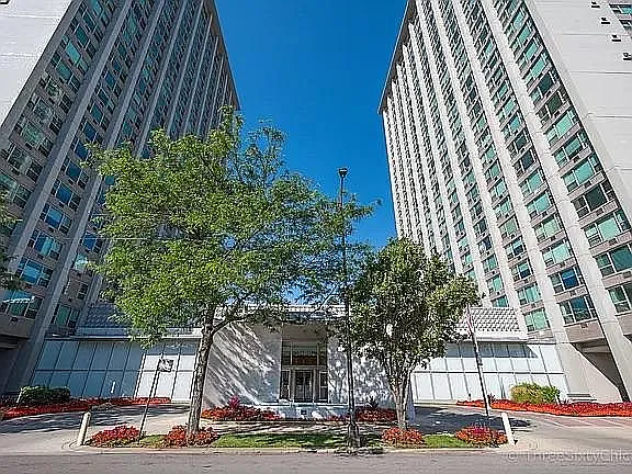 3600 N Lake Shore Dr APT 211 photo 1