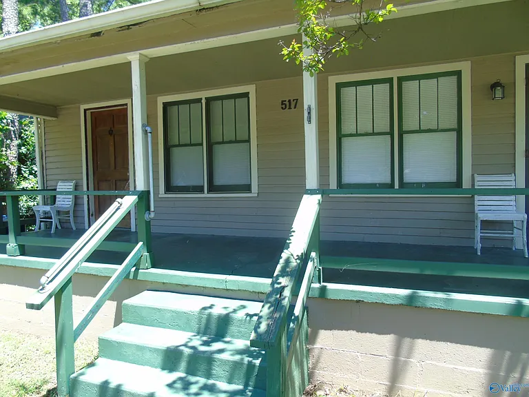 517 Oshaughnessy Ave NE — Photo 2
