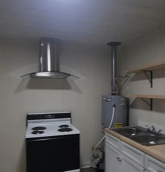 421 Donald St — Photo 3