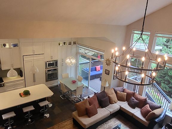 3rd image of 62 Ashwood Dr