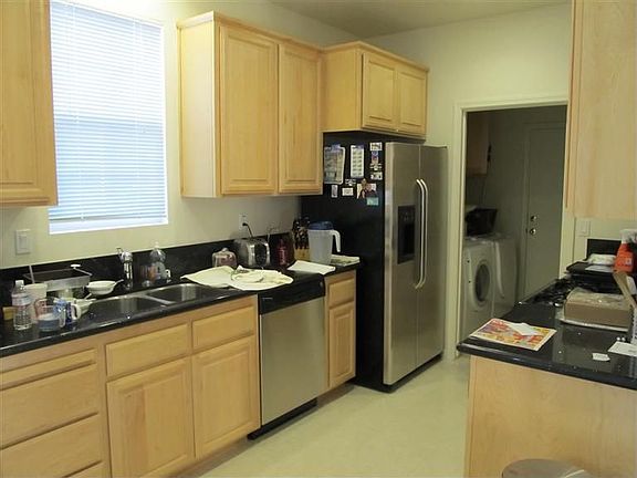 4th image of 676 Humbert St