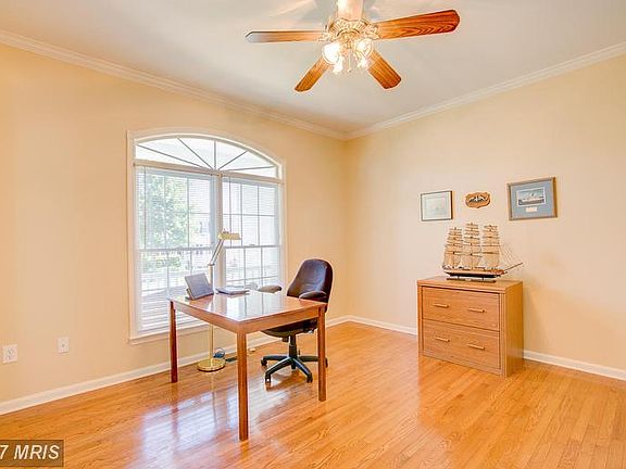 Bright and Spacious Office/Study