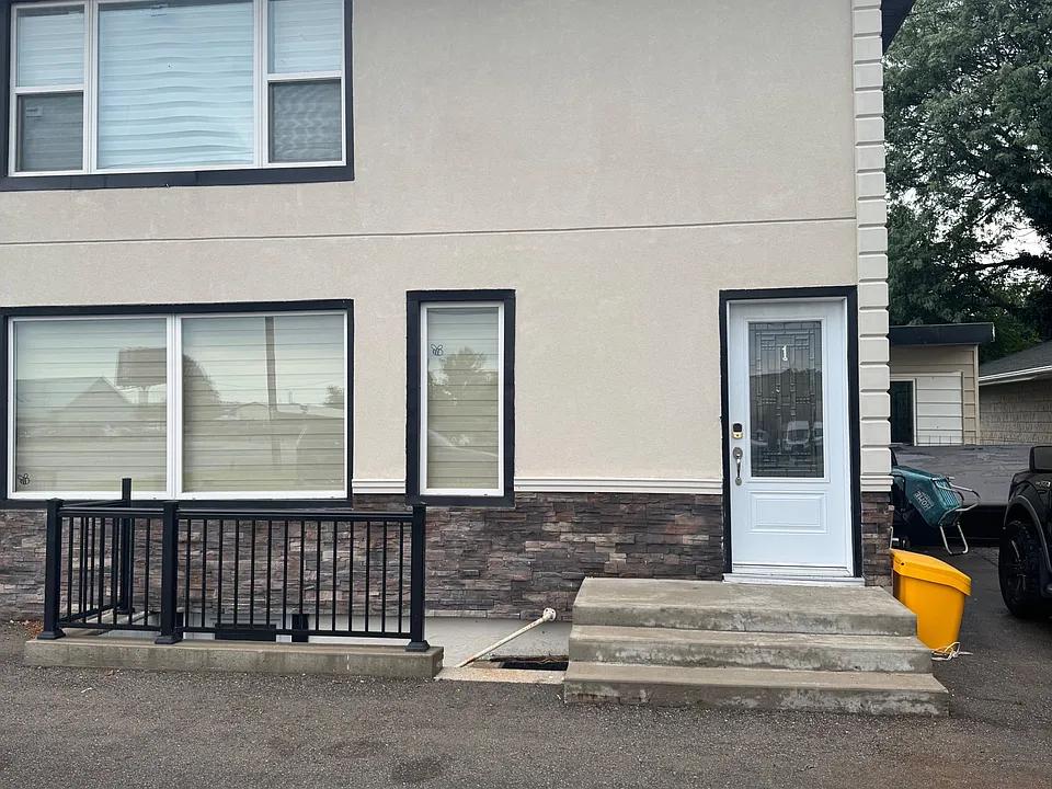 1295 Dundas St #1