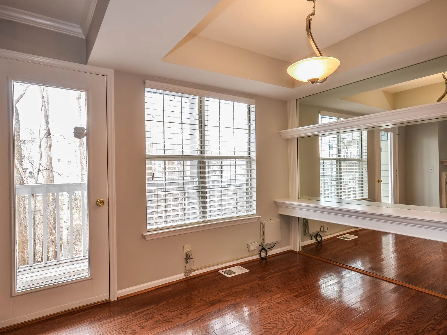 2 bed, 1037 sqft, $2,500 — Photo 4