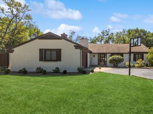 330 Canterbury Ln, Inverness, IL 60010