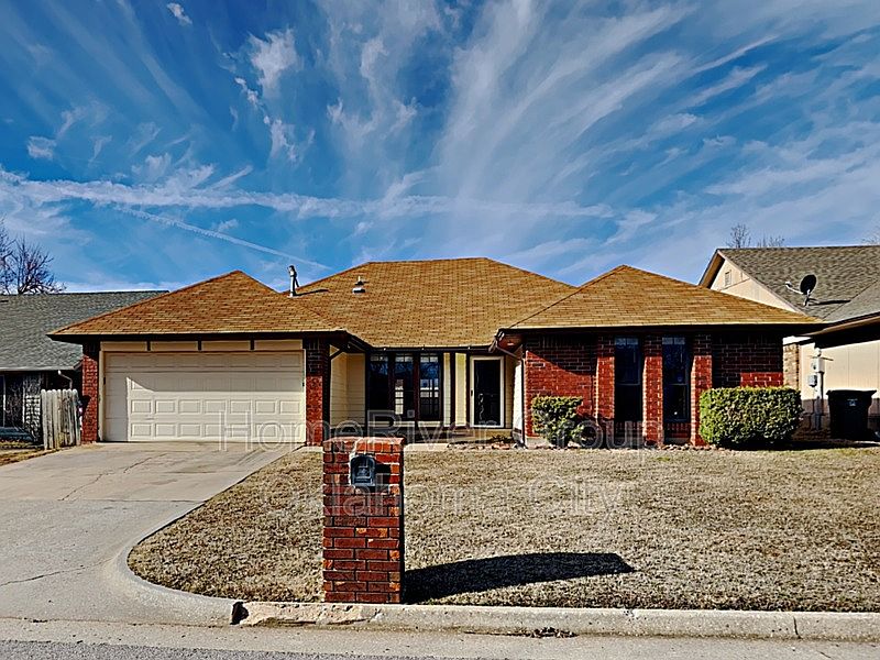 1st image of 521 Westview Dr