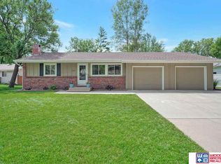 824 Manes Ct, Lincoln, NE 68505