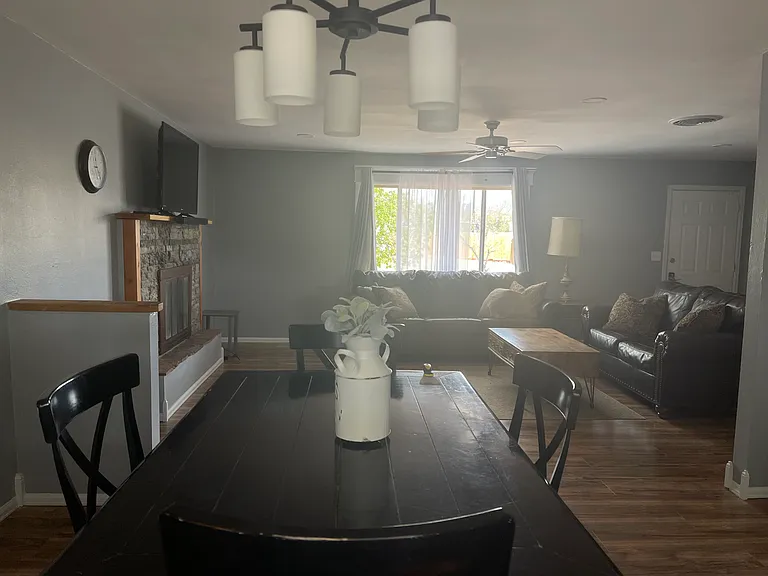 615 Virginia Ct — Photo 4