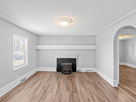 5th image of 712 Old Grove Rd